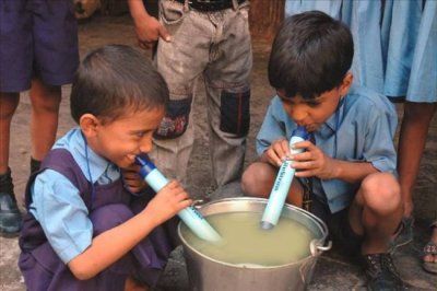 lifestraw2-m.jpg