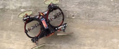 Düz duvara tırmanan robot.jpg