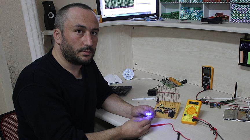 havadaki elektromanyetik dalgaları elektriğe dönüştüren cihaz.jpg