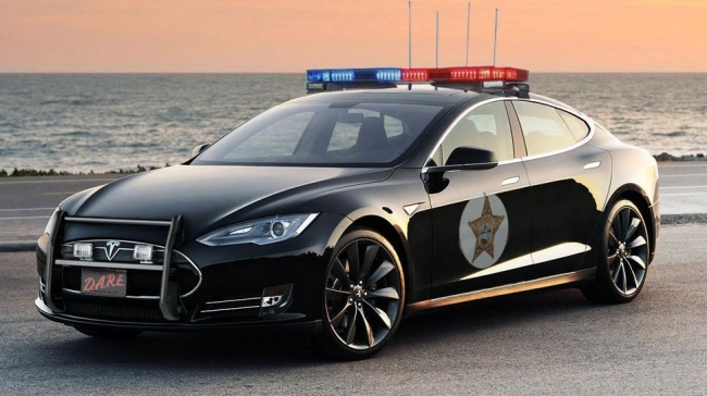 polis arabası tesla.jpg