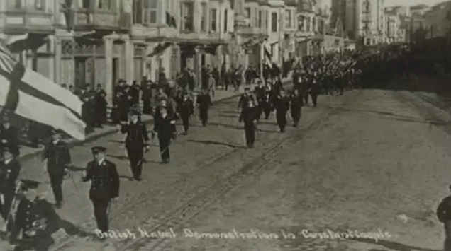 beyoğlu'nda geçit töreni